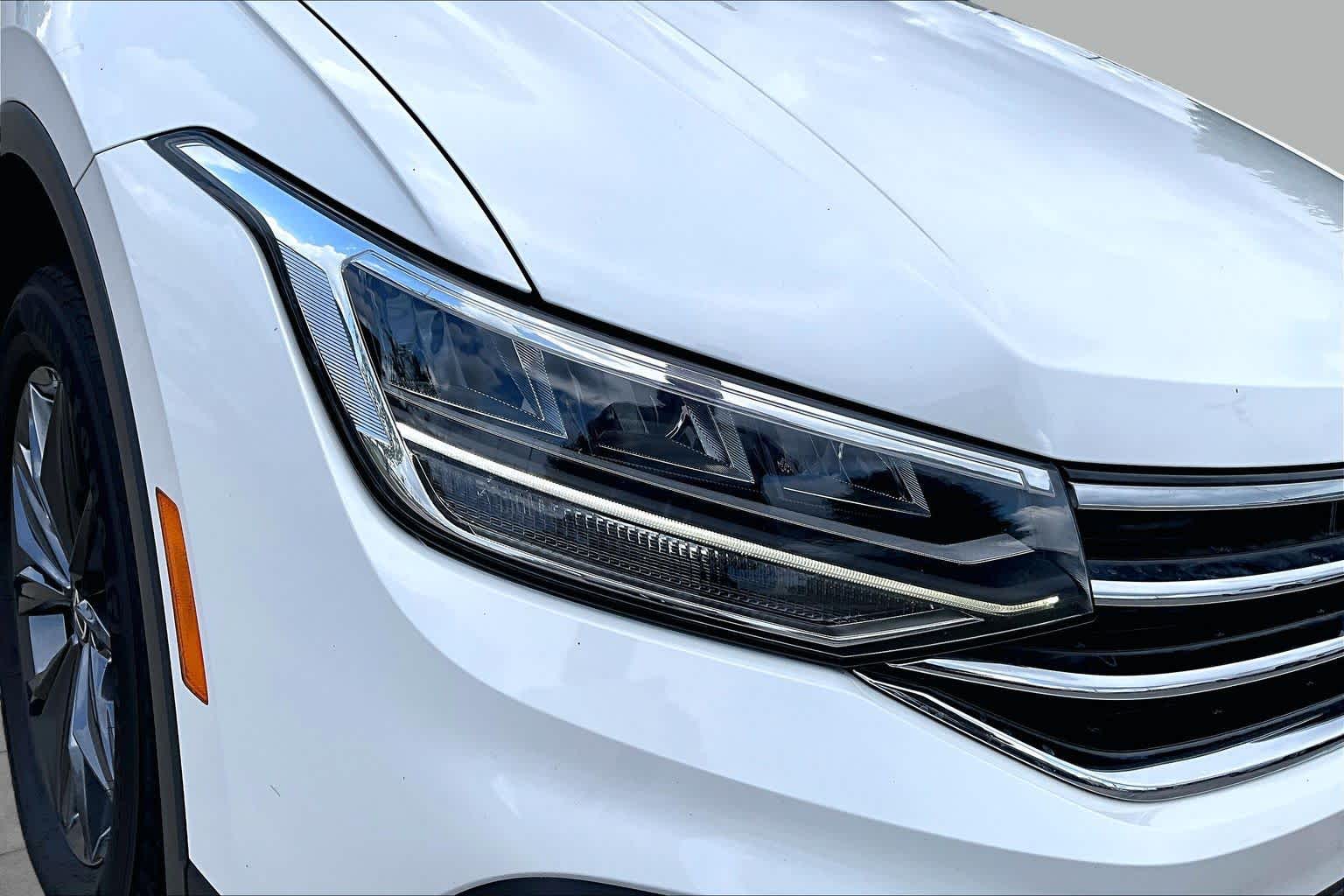 2023 Volkswagen Tiguan SE Opal White Pearl at Auto Boutique Texas