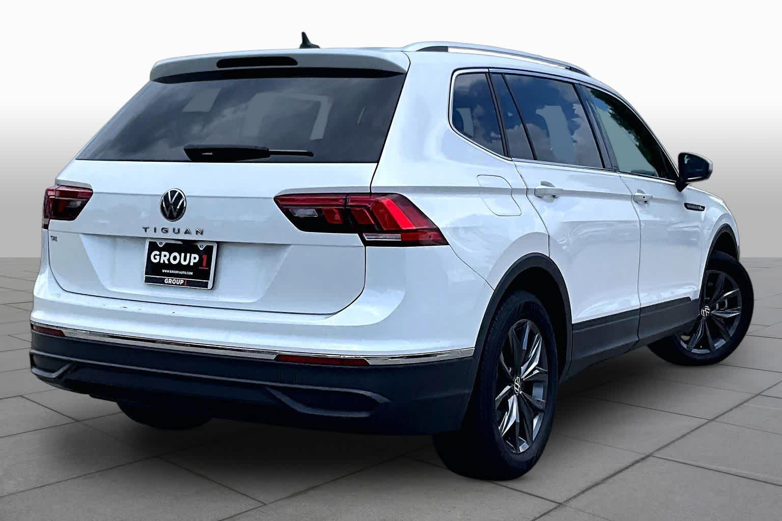 2023 Volkswagen Tiguan SE Opal White Pearl at Auto Boutique Texas