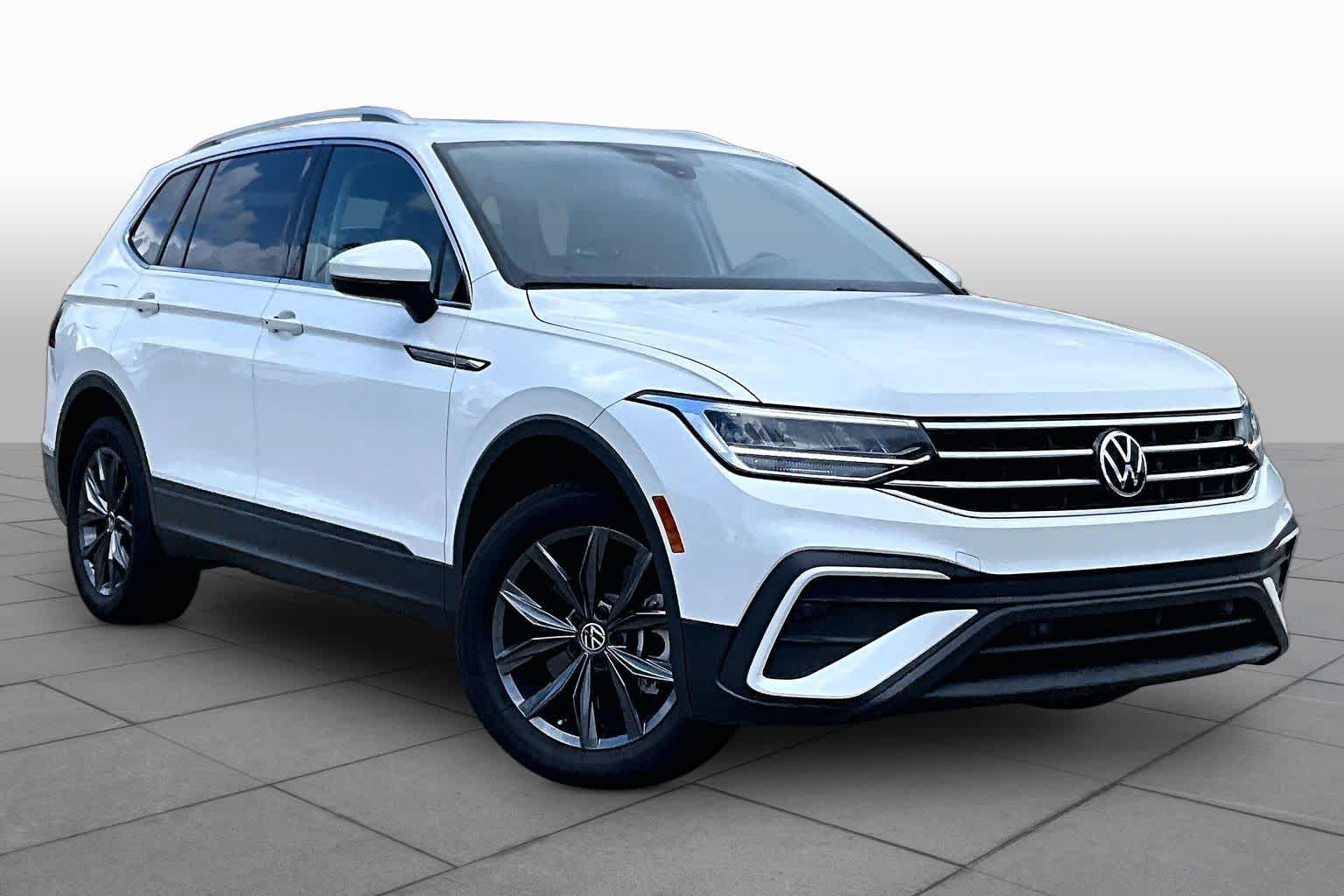 2023 Volkswagen Tiguan SE Opal White Pearl at Auto Boutique Texas