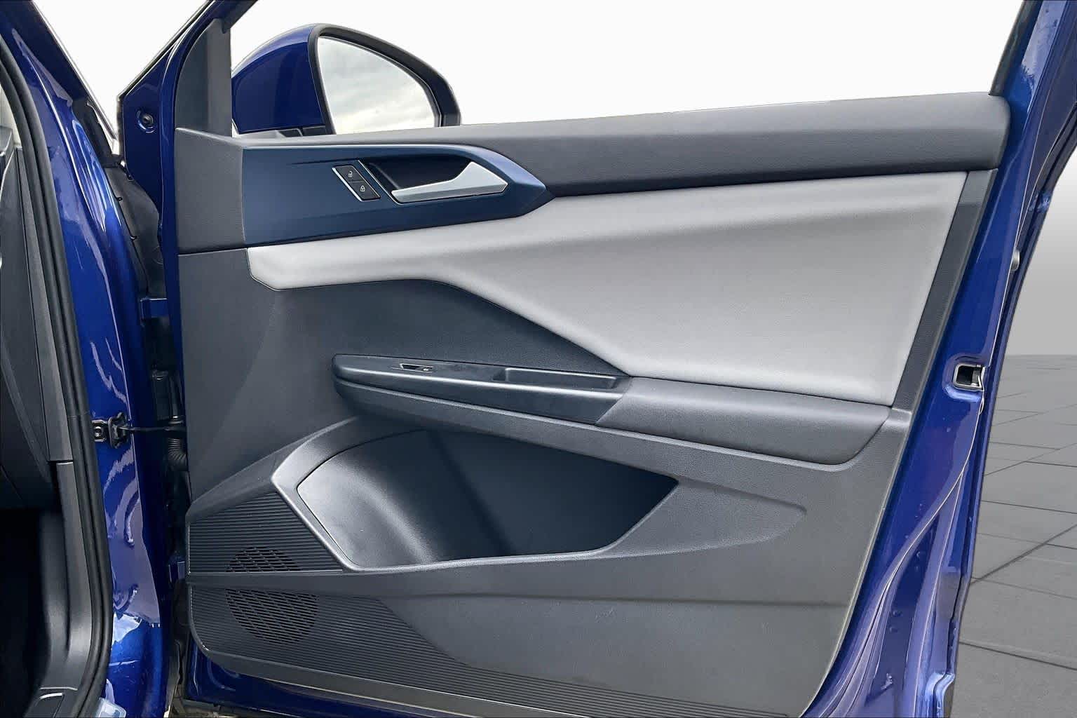 2022 Volkswagen Taos SE Dusk Blue Metallic at Beck & Masten Kia