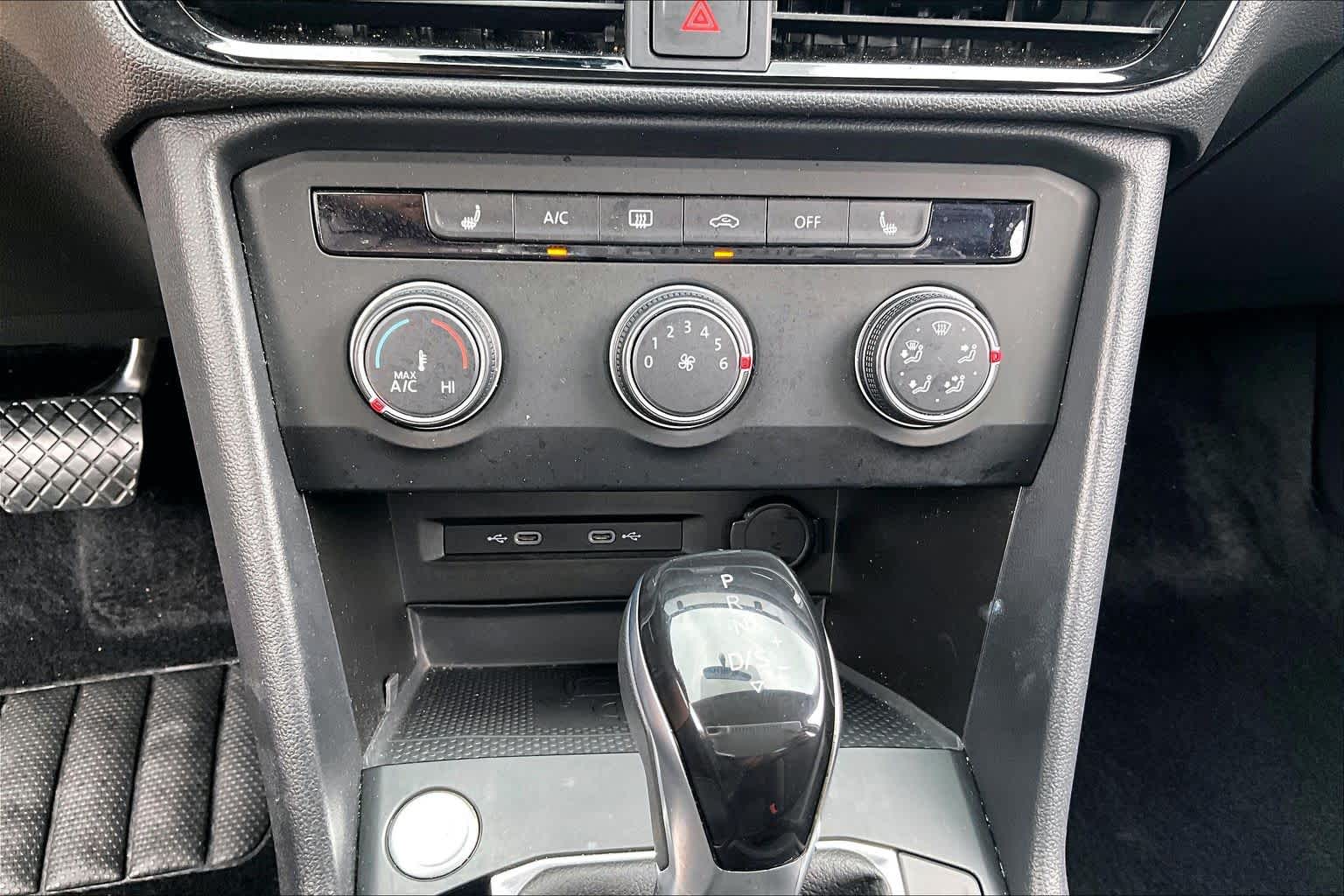 2022 Volkswagen Taos SE Dusk Blue Metallic at Beck & Masten Kia