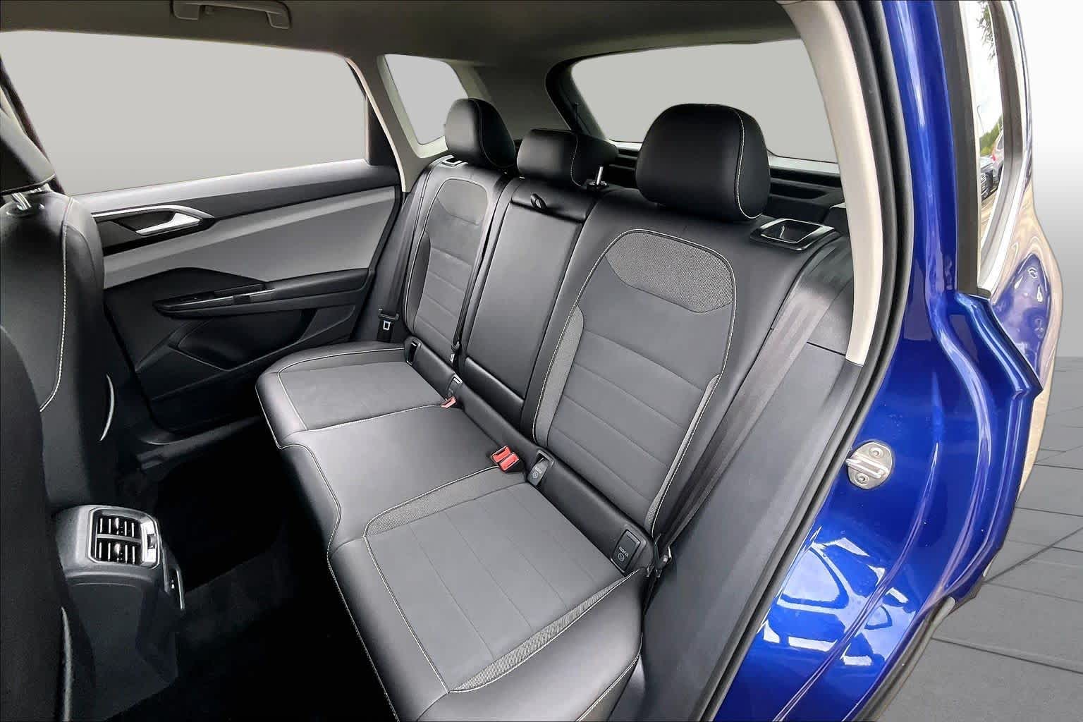 2022 Volkswagen Taos SE Dusk Blue Metallic at Beck & Masten Kia