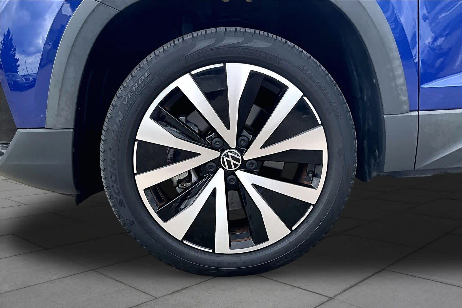 2022 Volkswagen Taos SE Dusk Blue Metallic at Beck & Masten Kia