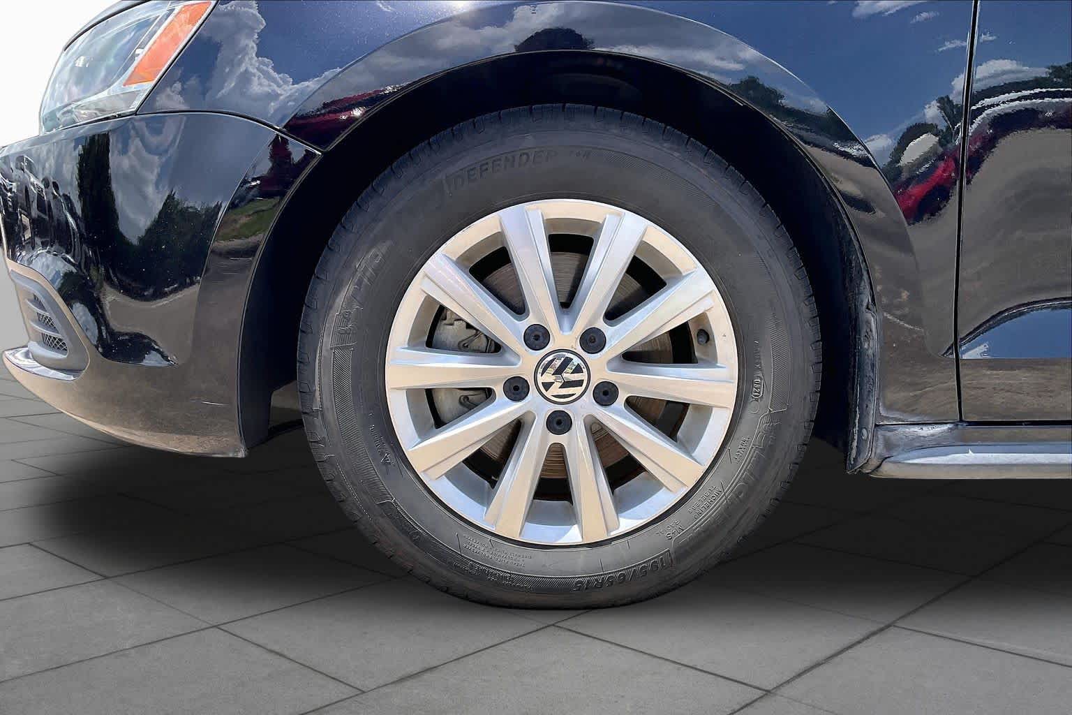 2013 Volkswagen Jetta Hybrid SE Deep Black Metallic at Tomball Ford