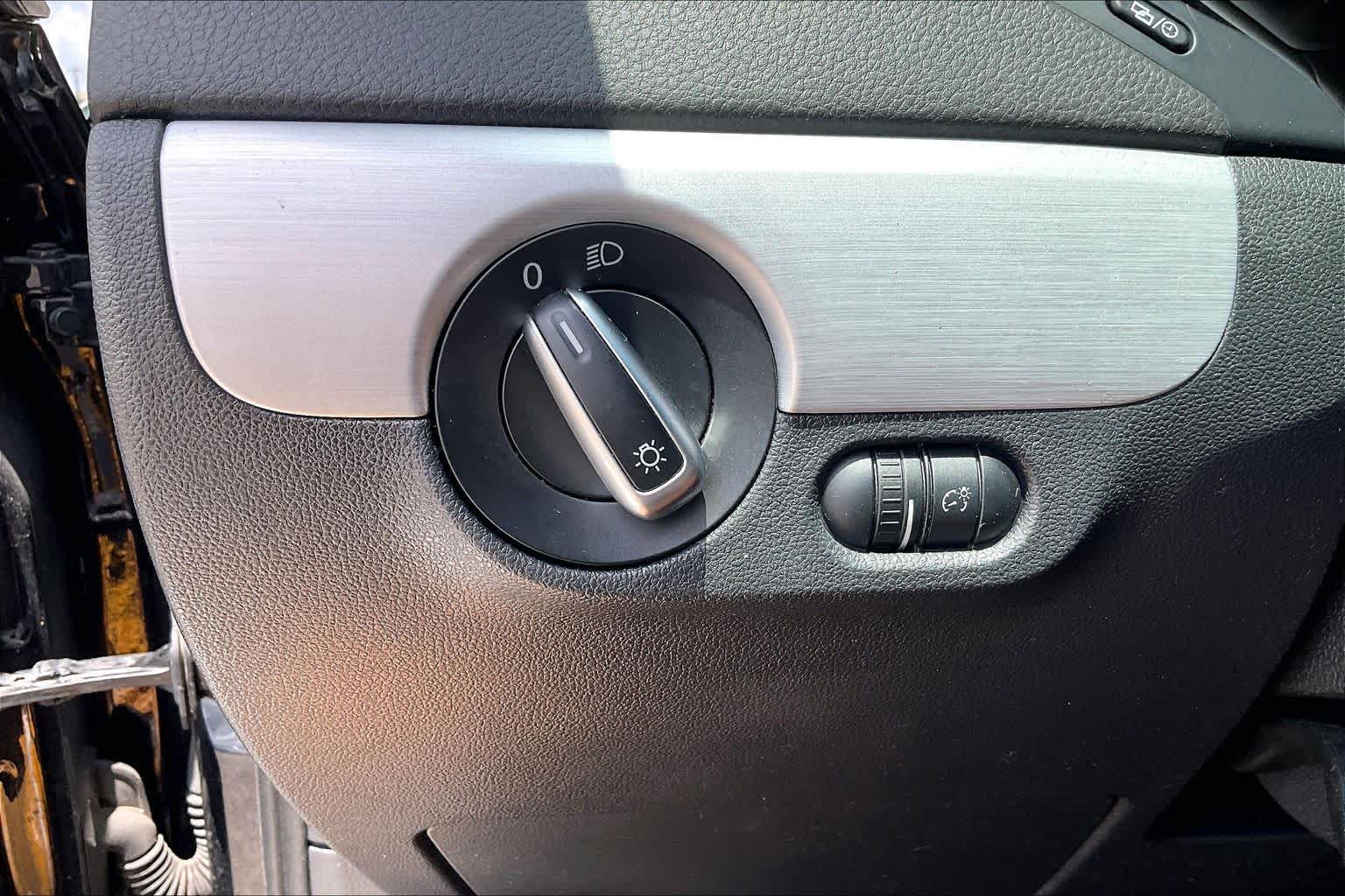 2013 Volkswagen Jetta Hybrid SE Deep Black Metallic at Tomball Ford