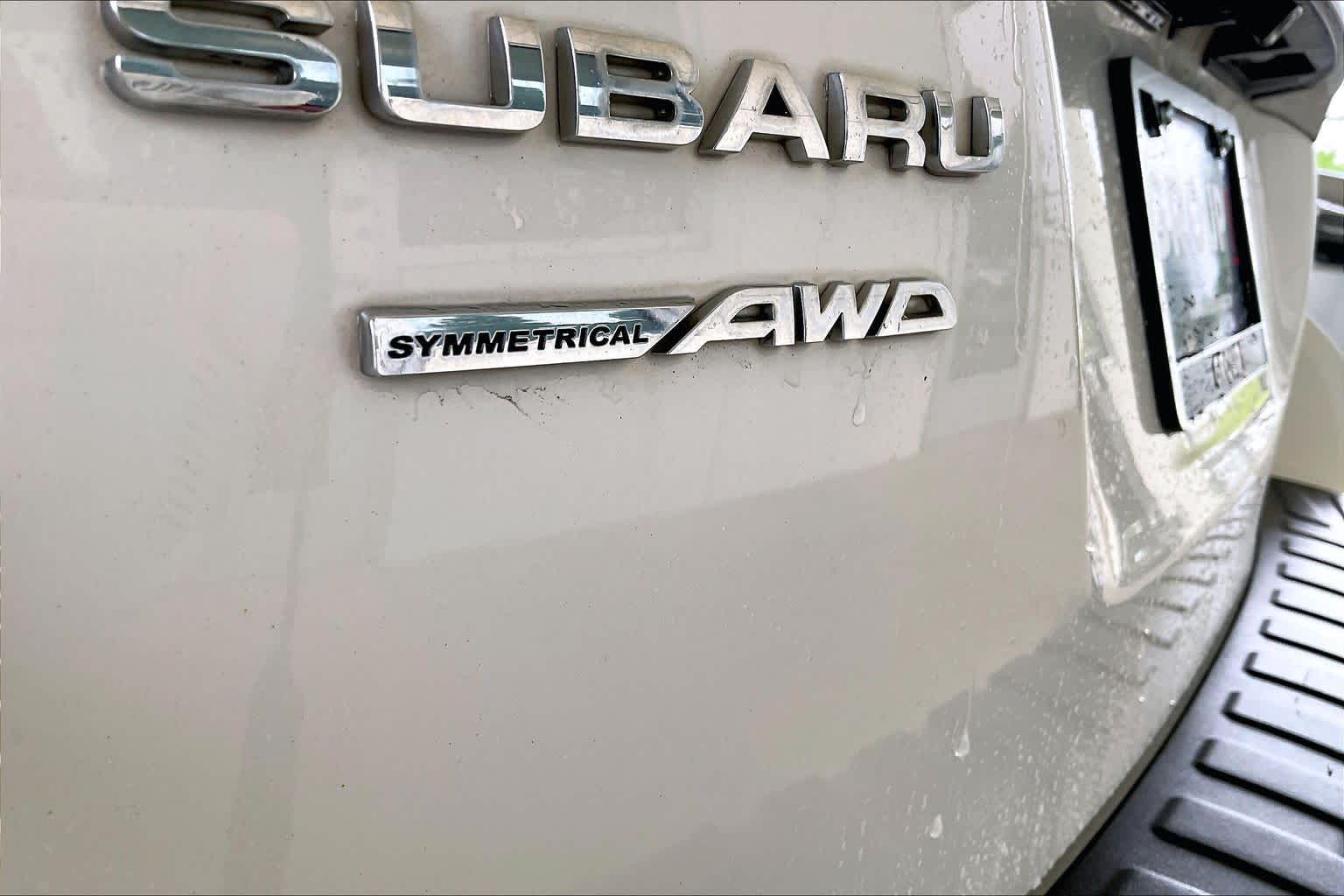 2015 Subaru Outback 2.5i Limited Crystal White Pearl at AutoNation USA Katy