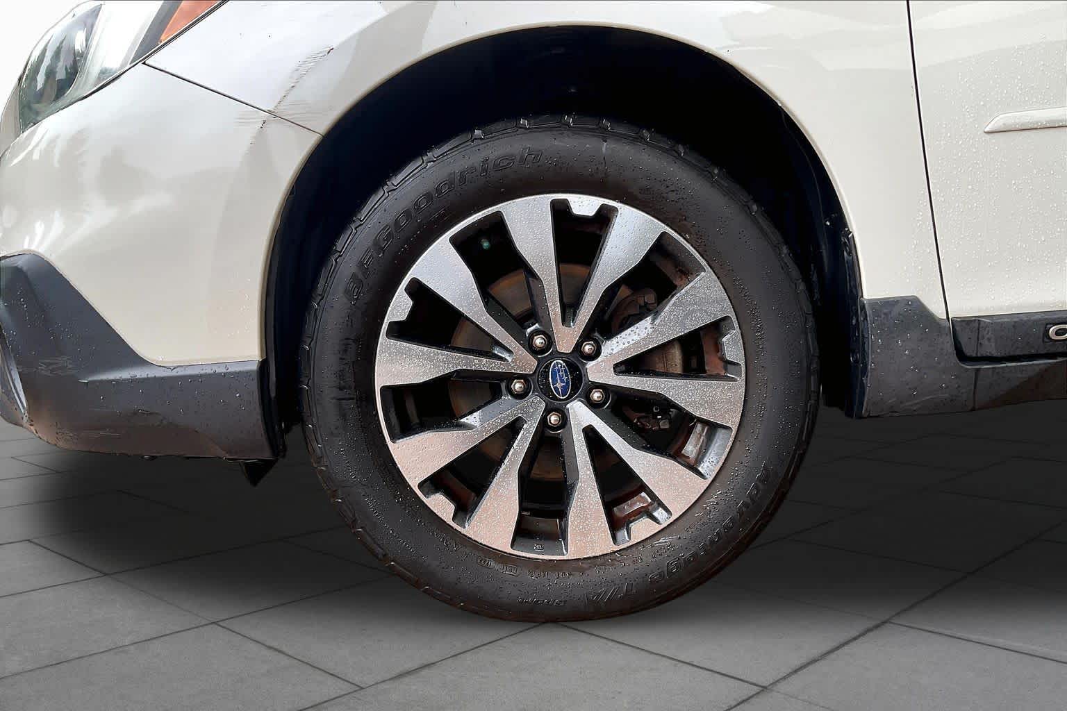 2015 Subaru Outback 2.5i Limited Crystal White Pearl at AutoNation USA Katy