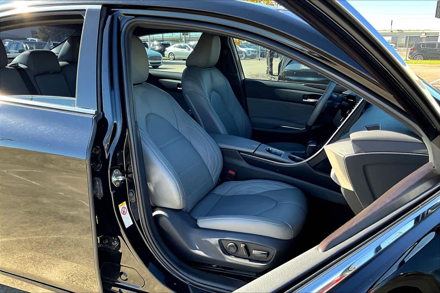 2019 Toyota Avalon Hybrid Limited Midnight Black Metallic at Lexus Southwest Houston