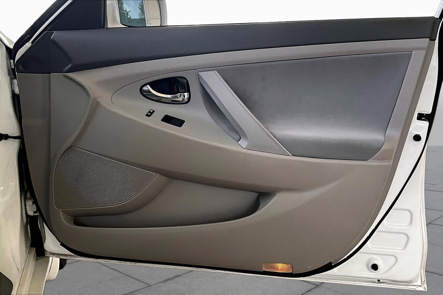 2009 Toyota Camry  Super White at AutoNation USA Houston