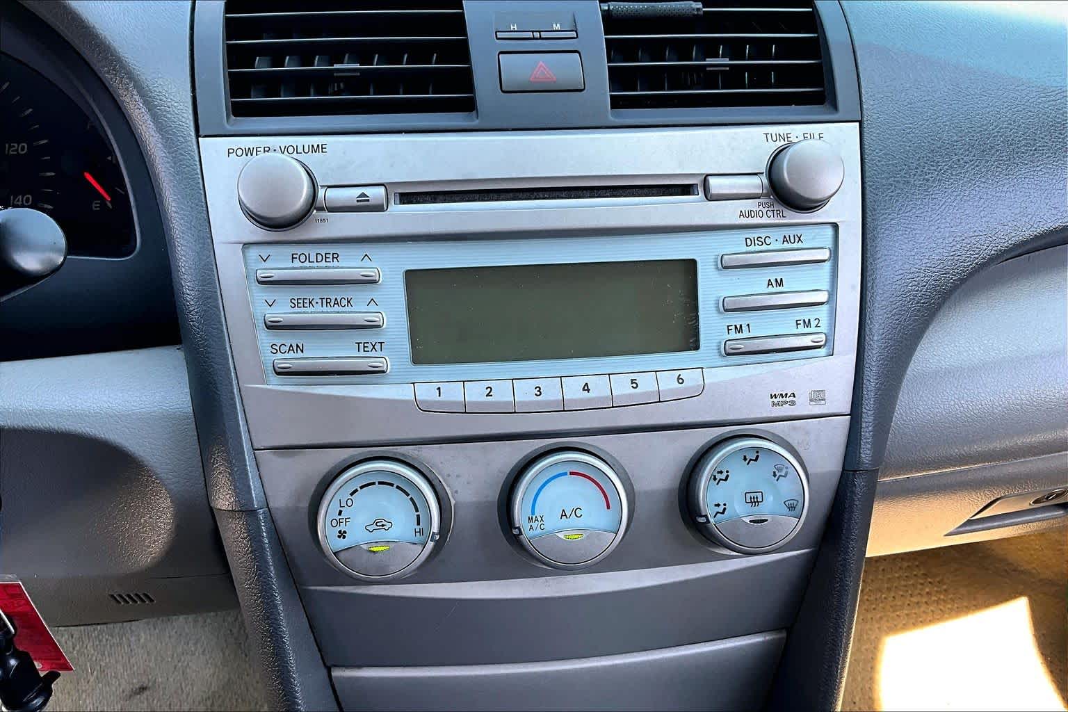 2009 Toyota Camry photo 28 of 31