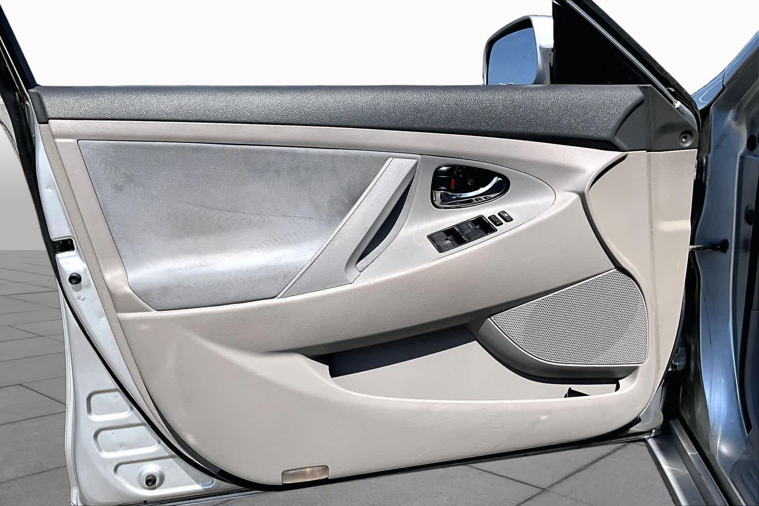 2009 Toyota Camry photo 19 of 31