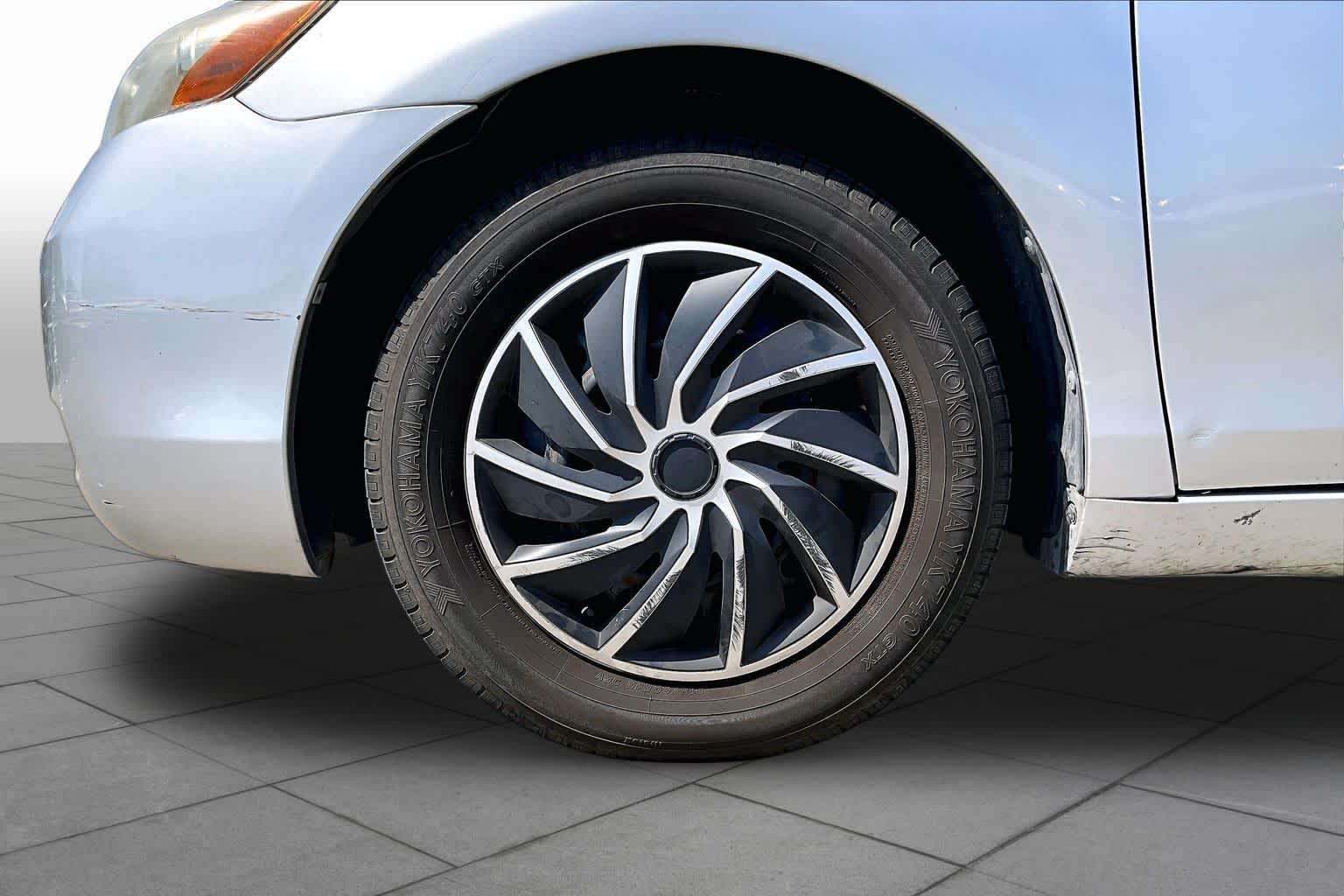 2009 Toyota Camry photo 9 of 31