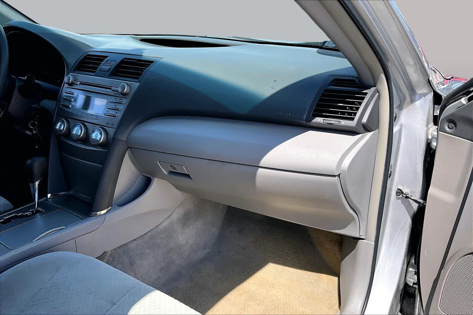2009 Toyota Camry photo 16 of 31