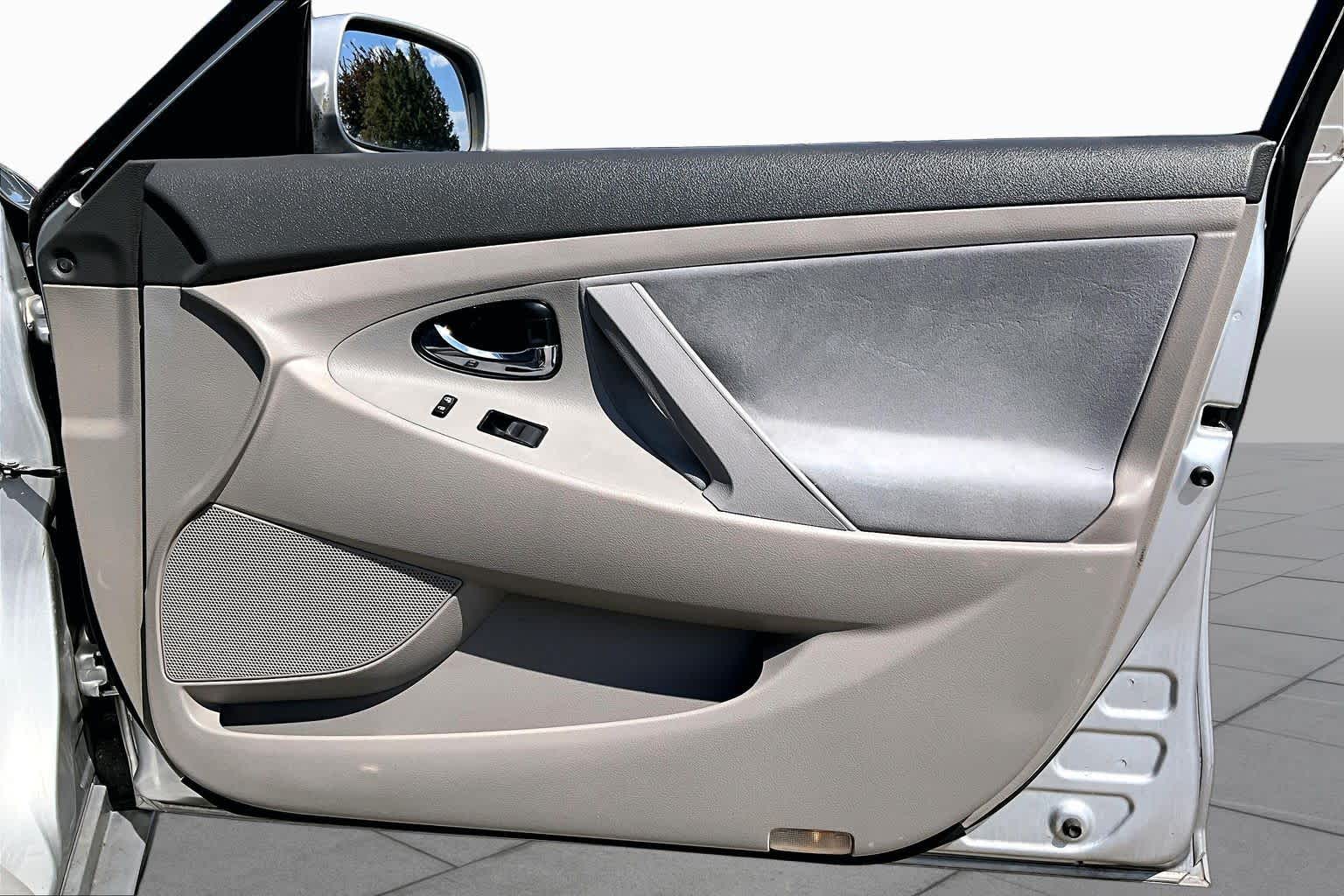 2009 Toyota Camry photo 20 of 31