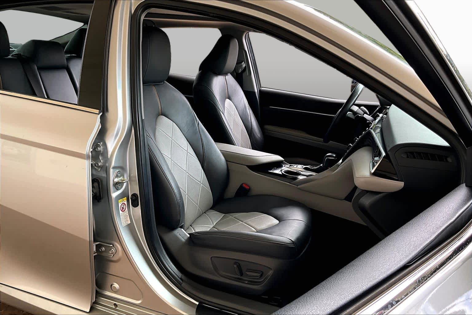 2018 Toyota Camry XLE V6 Celestial Silver Metallic at Beck & Masten Kia
