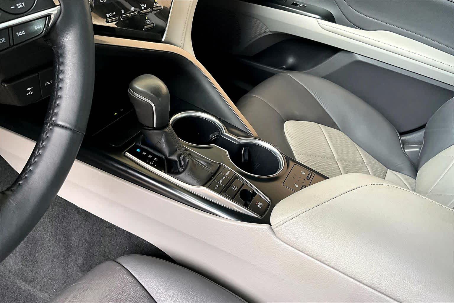 2018 Toyota Camry XLE V6 Celestial Silver Metallic at Beck & Masten Kia