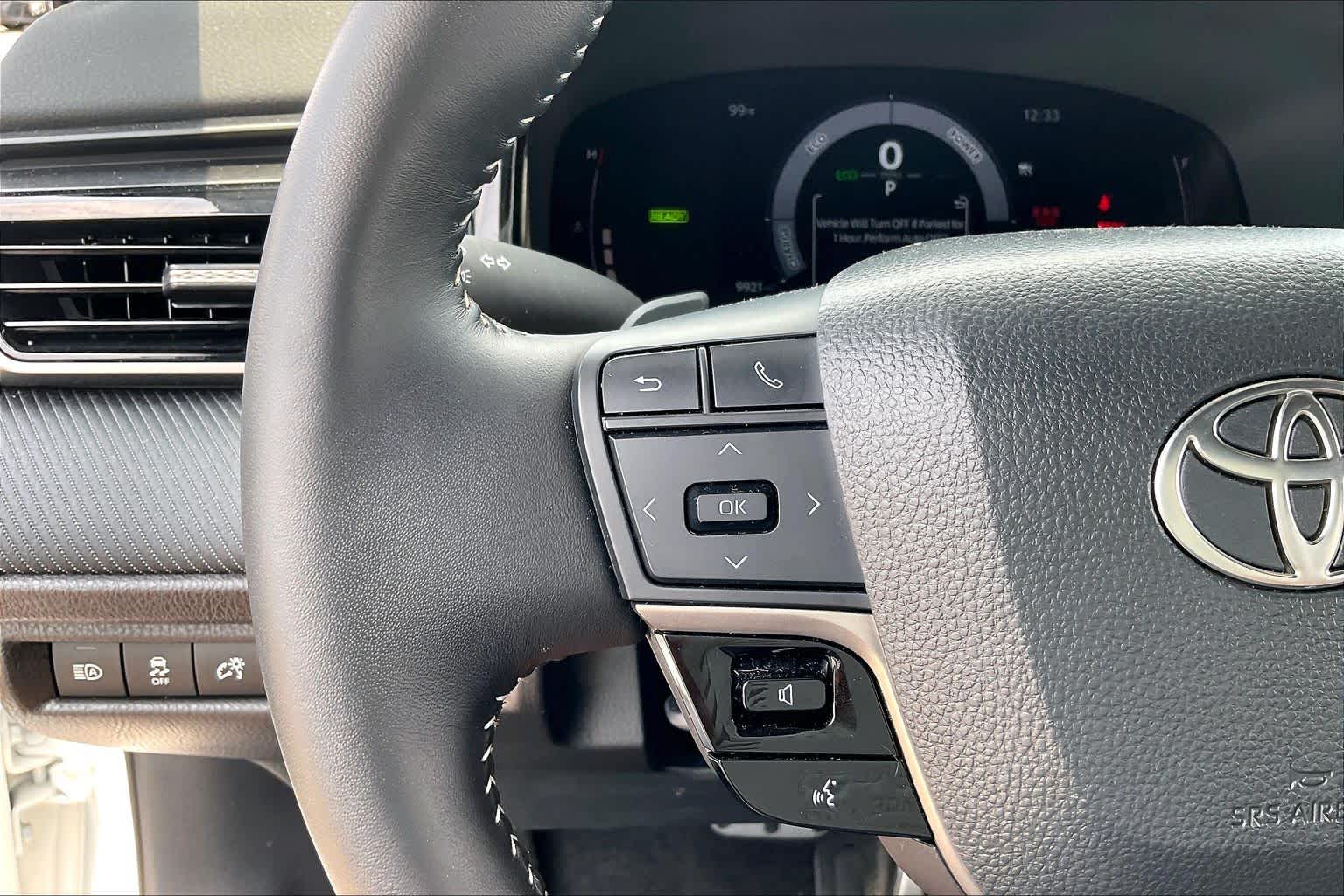 2025 Toyota Camry SE Ice Cap at Group 1 Toyota Southwest