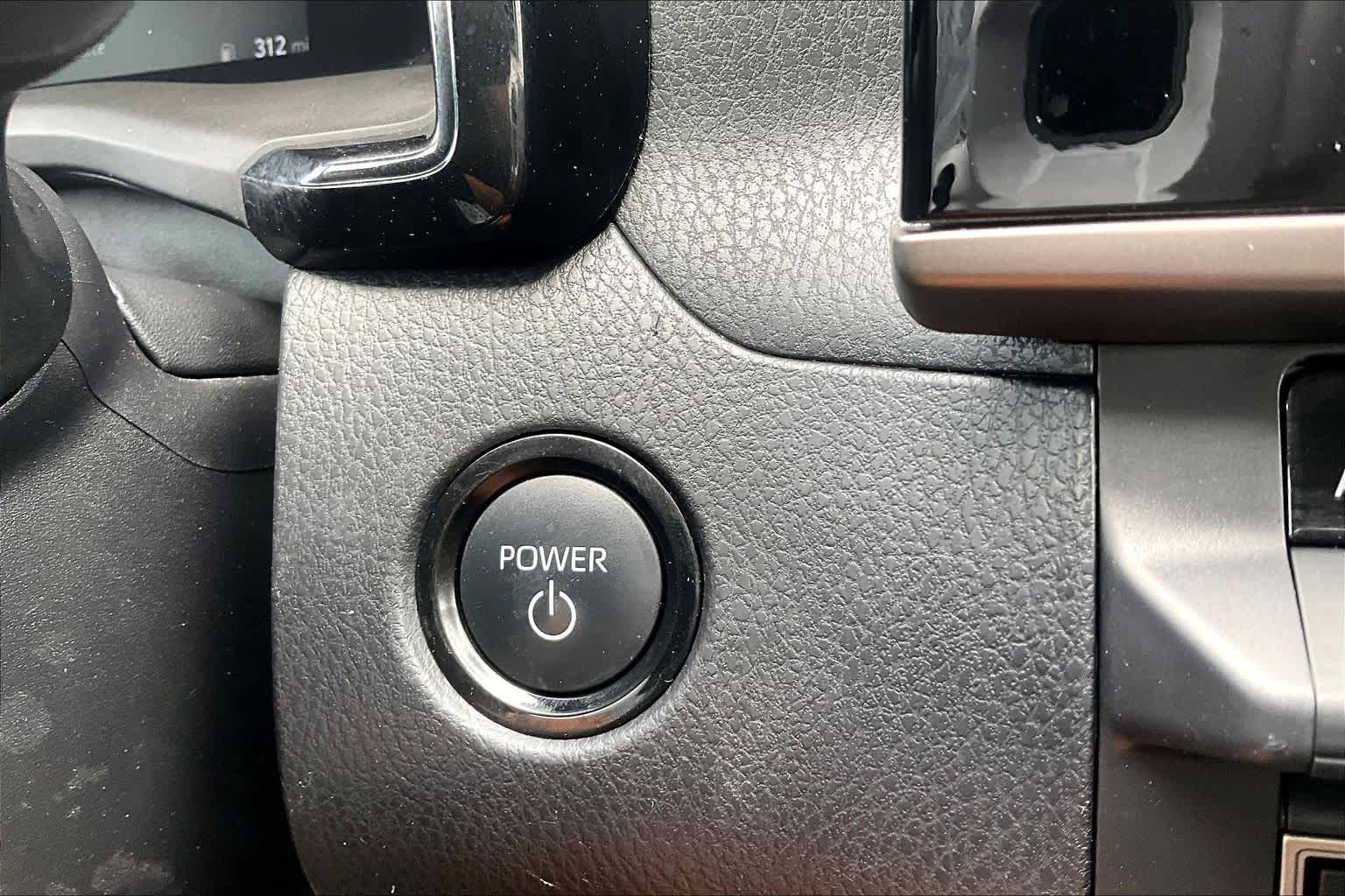 2025 Toyota Camry photo 32 of 34