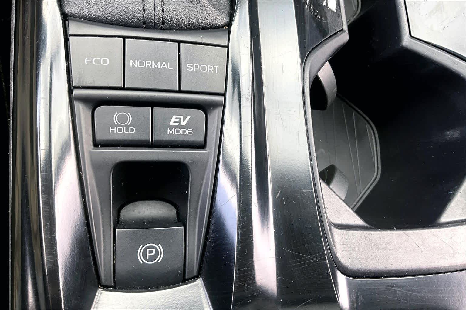 2025 Toyota Camry photo 31 of 34