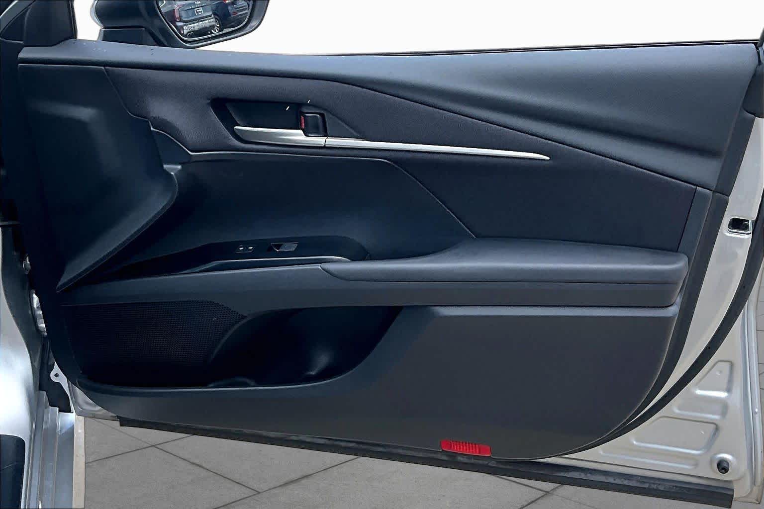 2025 Toyota Camry photo 22 of 34