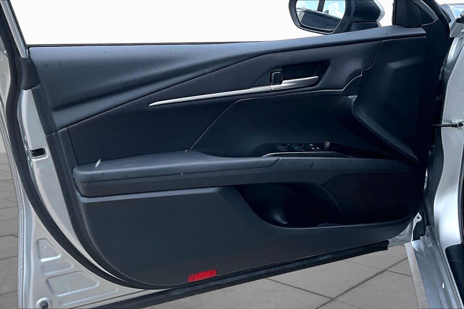 2025 Toyota Camry photo 21 of 34