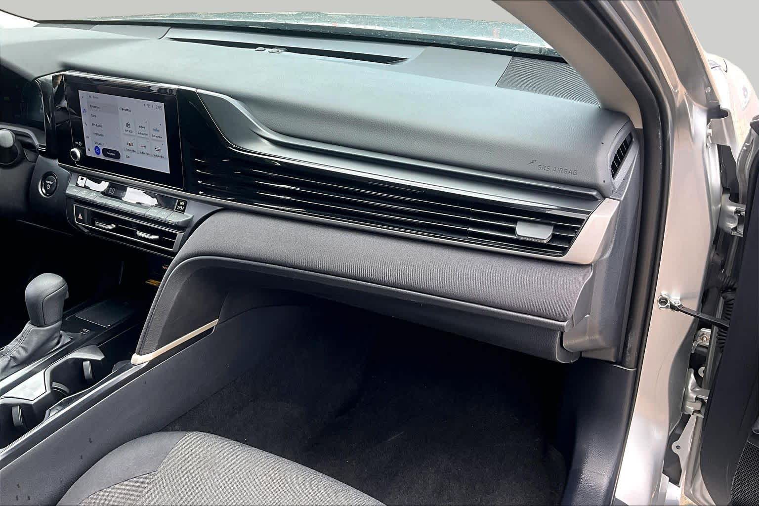 2025 Toyota Camry photo 18 of 34