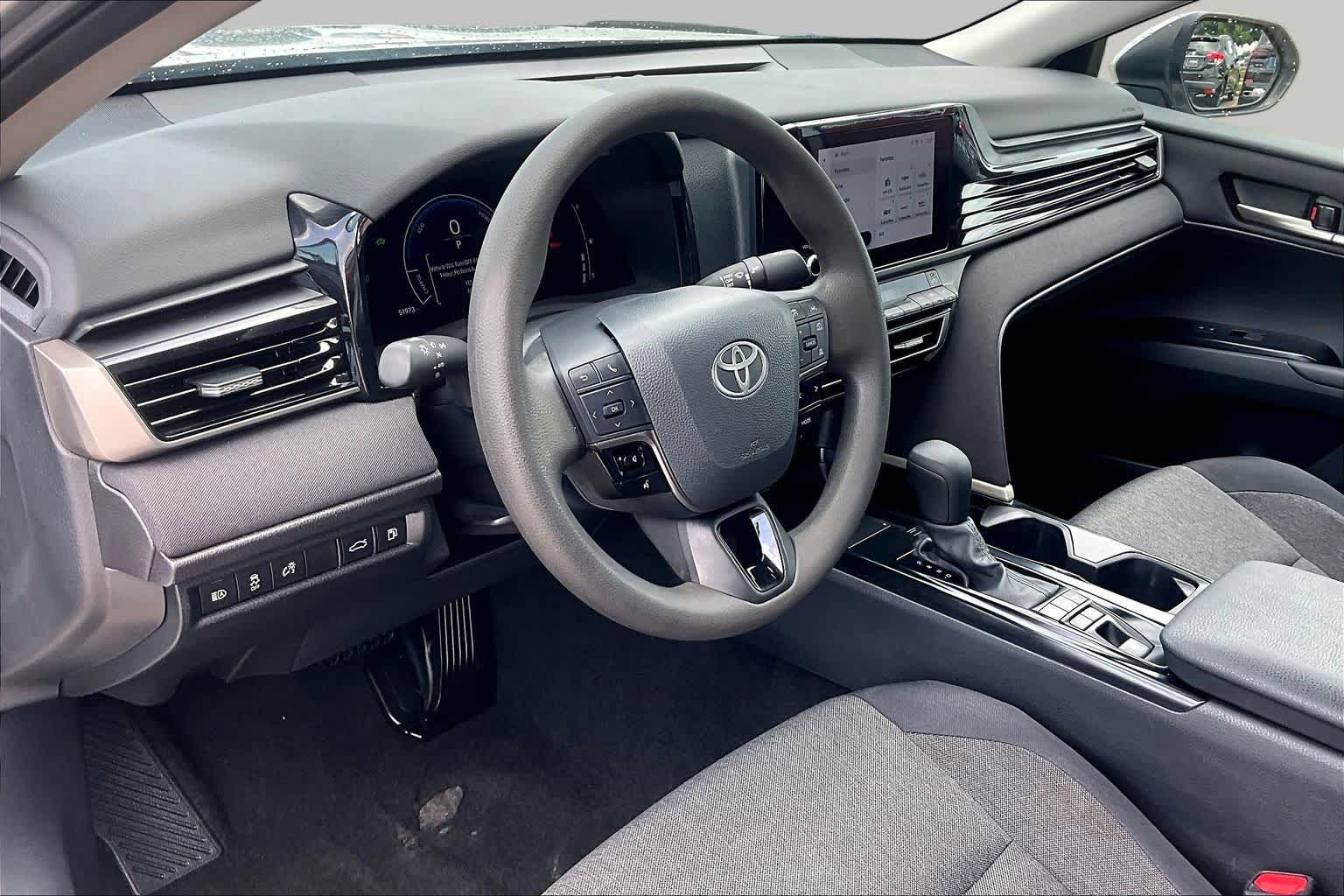 2025 Toyota Camry photo 17 of 34