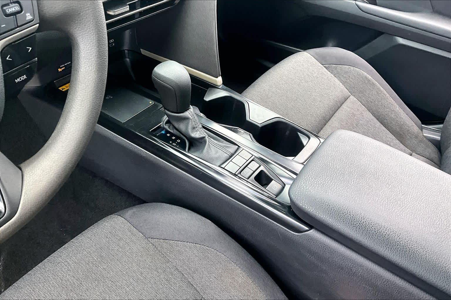 2025 Toyota Camry photo 16 of 34