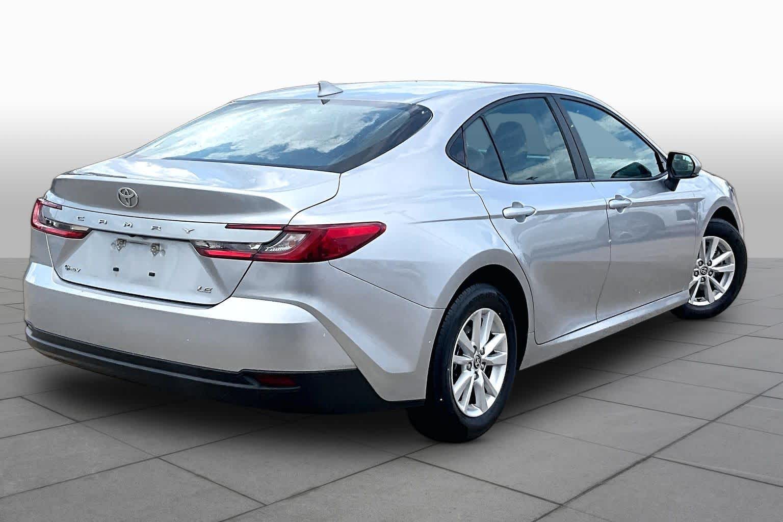 2025 Toyota Camry photo 13 of 34