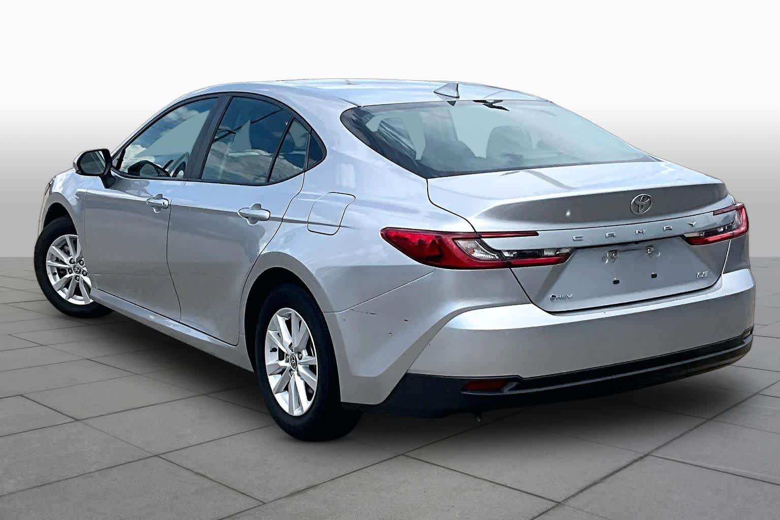 2025 Toyota Camry photo 12 of 34