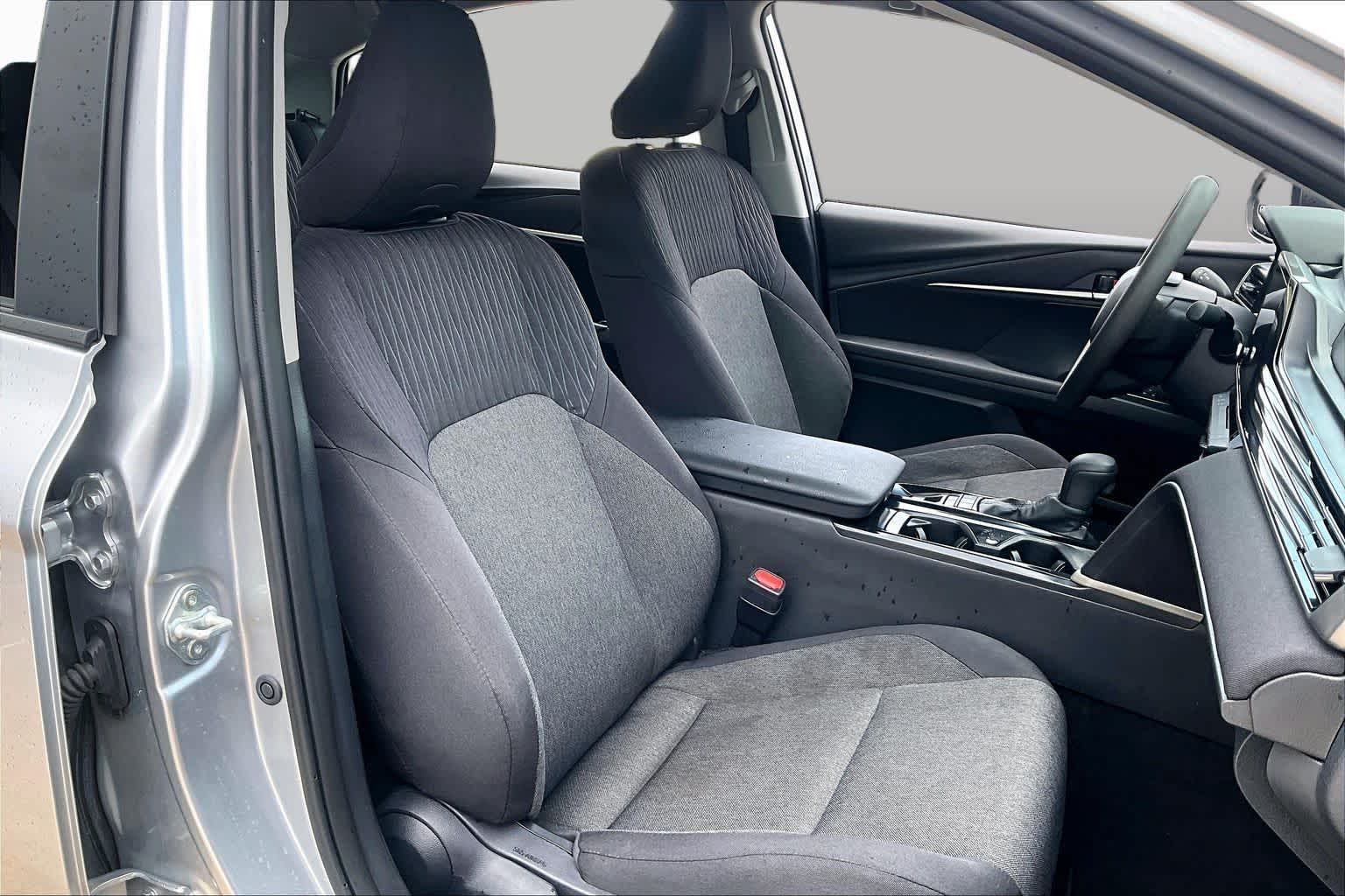 2025 Toyota Camry photo 9 of 34