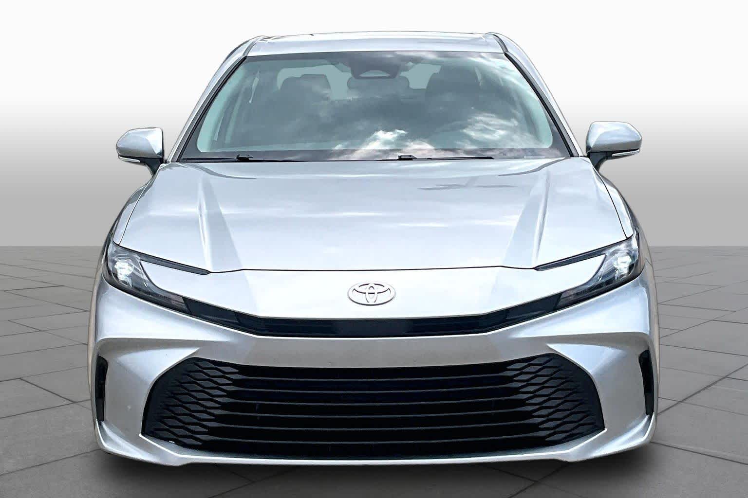 2025 Toyota Camry photo 4 of 34