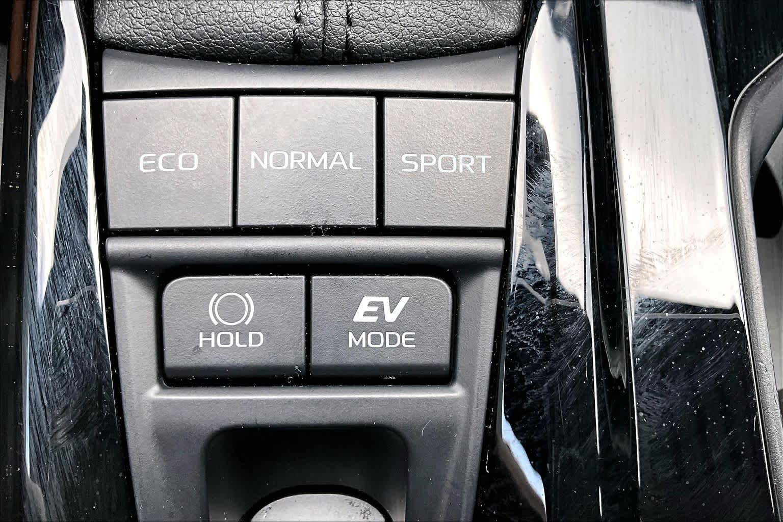 2025 Toyota Camry photo 32 of 35
