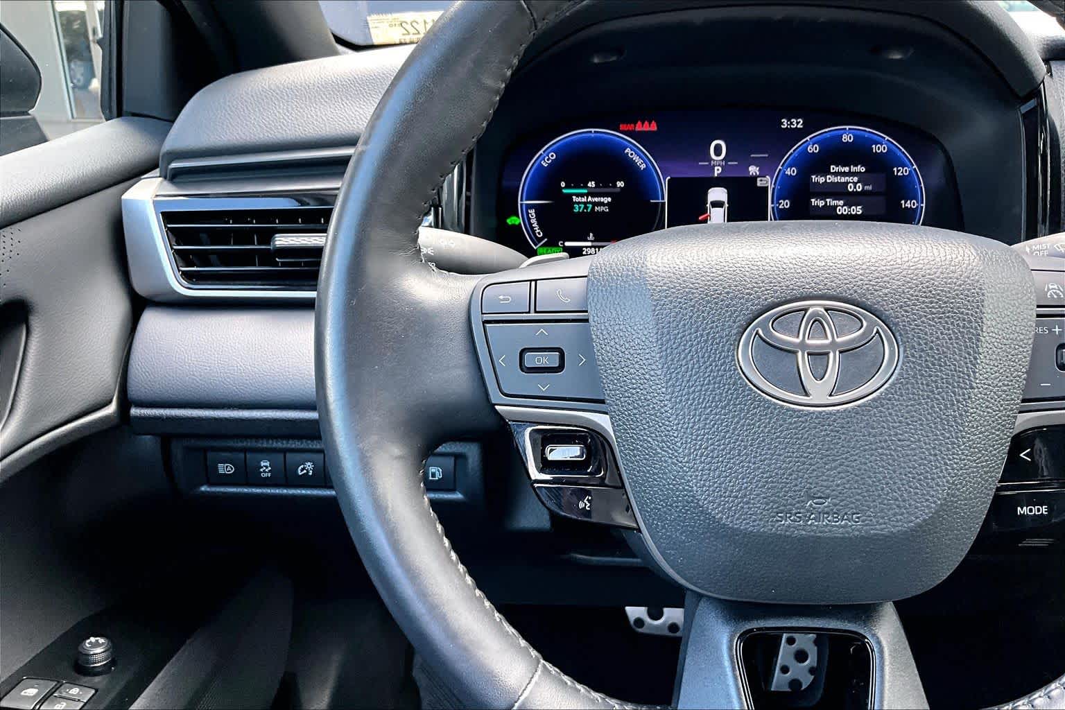 2025 Toyota Camry photo 24 of 35