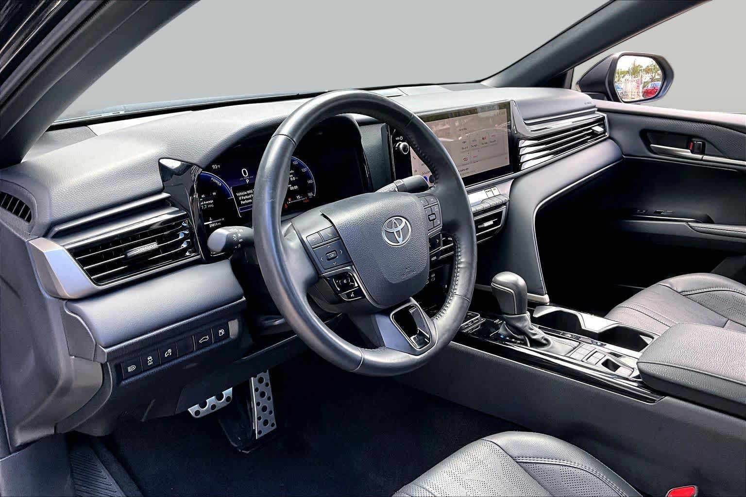 2025 Toyota Camry photo 18 of 35