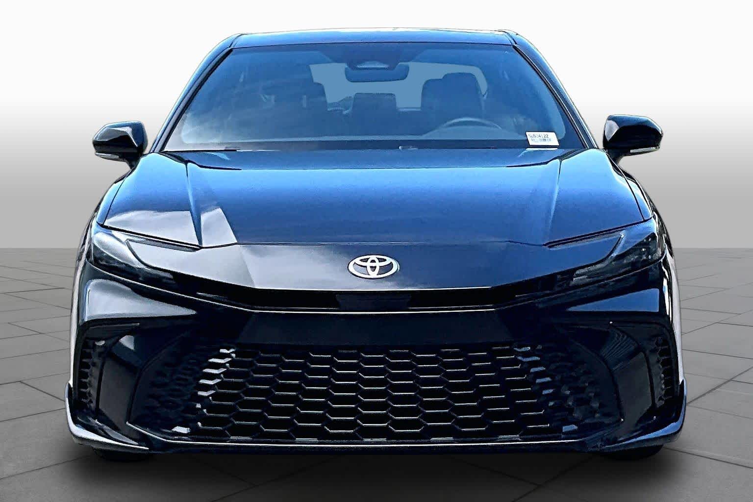 2025 Toyota Camry photo 4 of 35