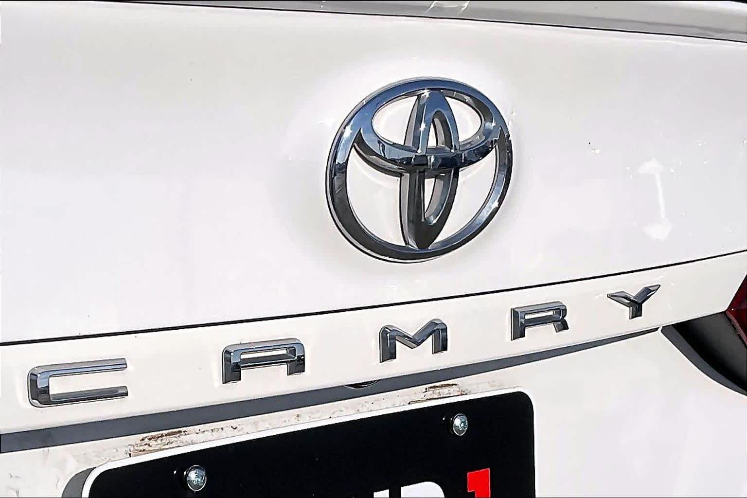 2020 Toyota Camry SE Super White at Mercedes-Benz of Houston North