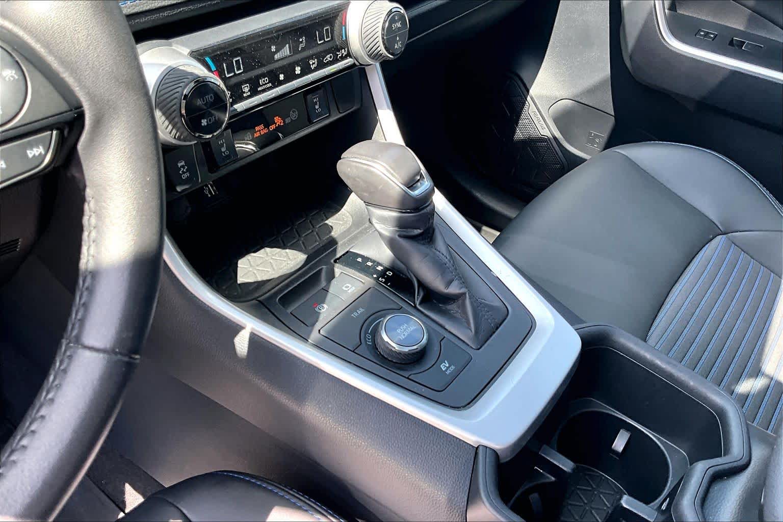 2024 Toyota RAV4 photo 15 of 31