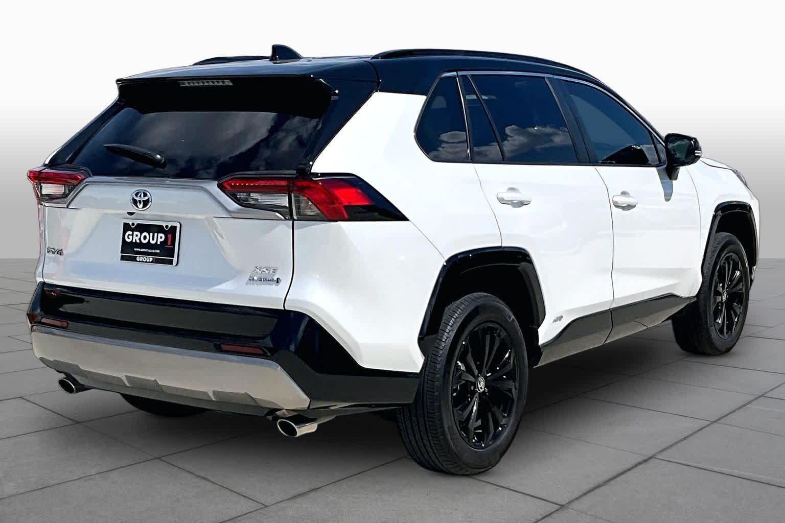 2024 Toyota RAV4 photo 12 of 31