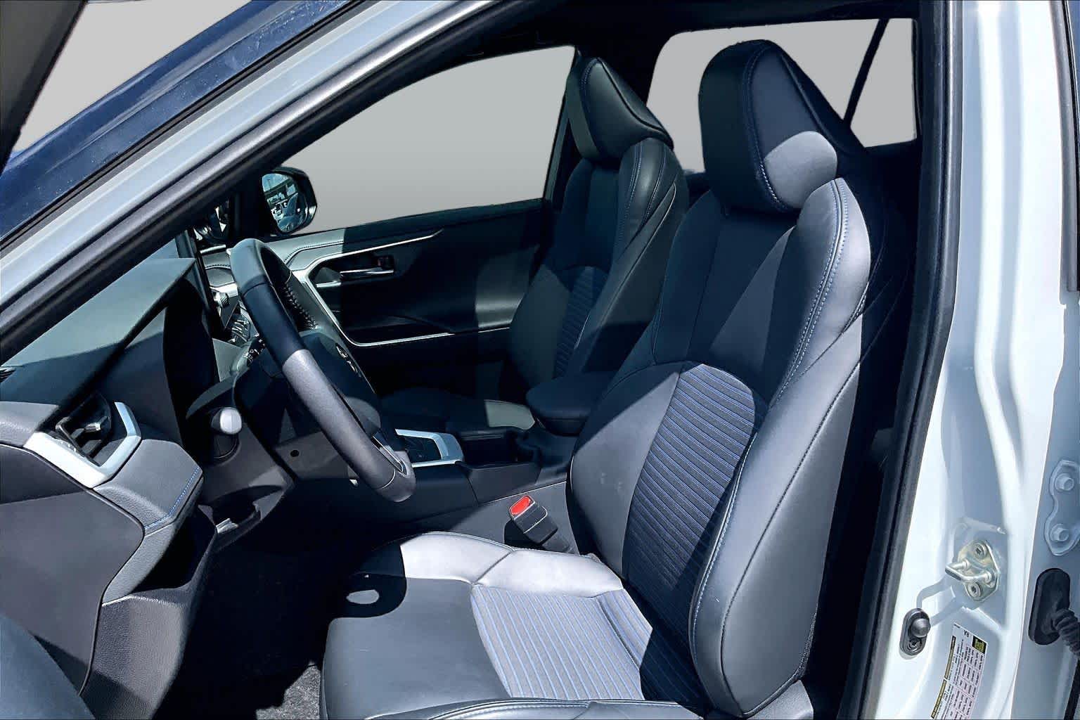 2024 Toyota RAV4 photo 8 of 31