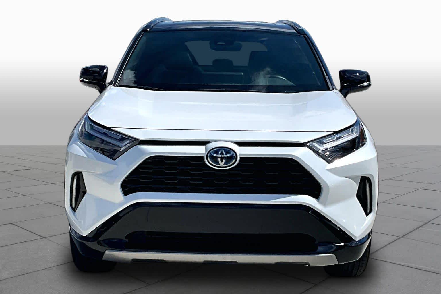 2024 Toyota RAV4 photo 4 of 31