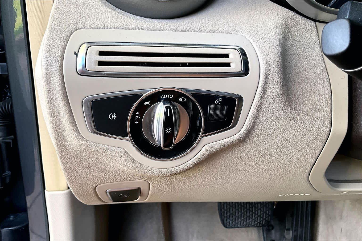 2015 Mercedes-Benz C 300 photo 32 of 33
