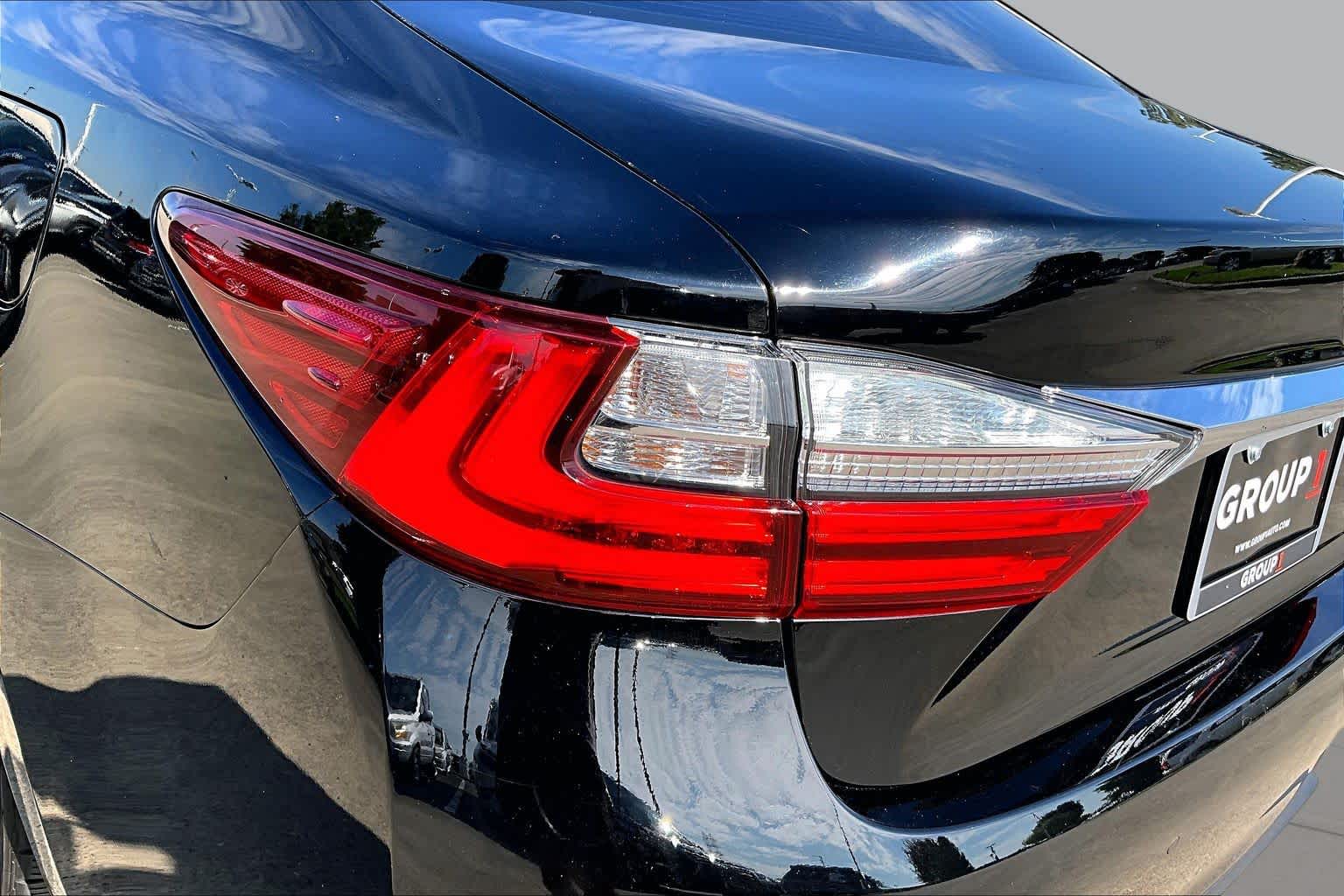 2018 Lexus ES 350 photo 26 of 34