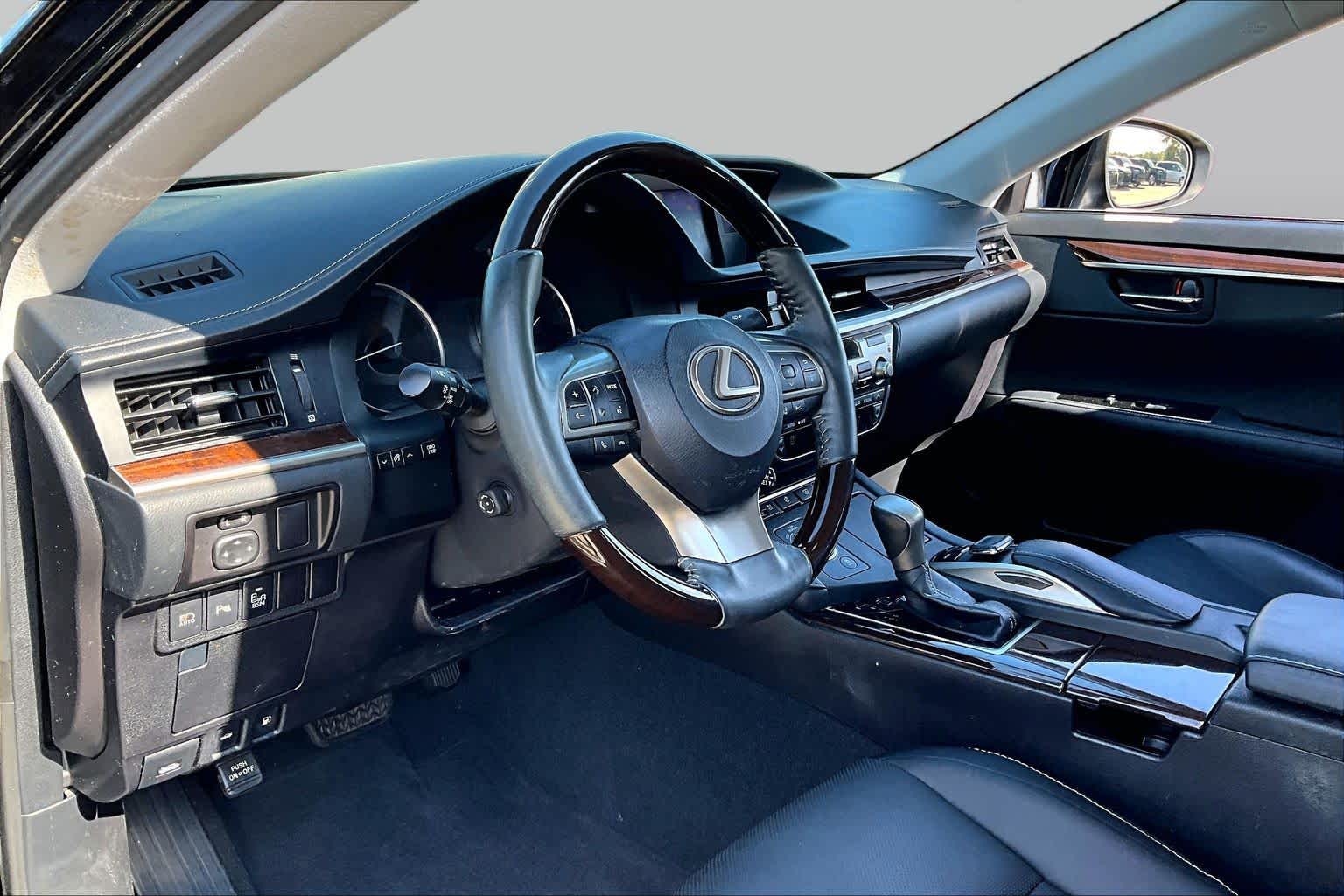 2018 Lexus ES 350 photo 15 of 34