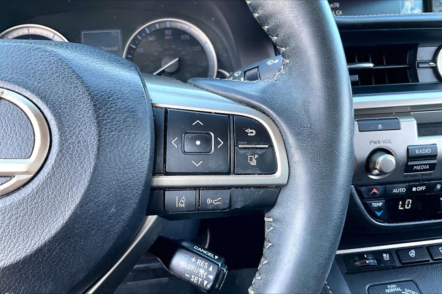 2018 Lexus ES 350 photo 22 of 34