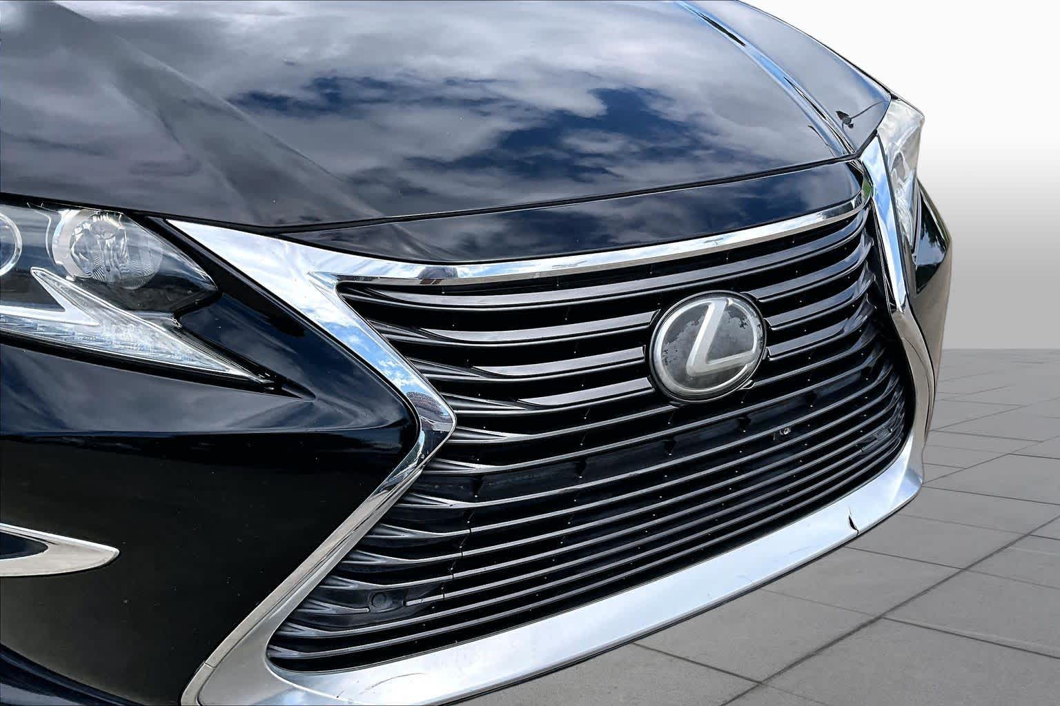 2018 Lexus ES 350 photo 27 of 34