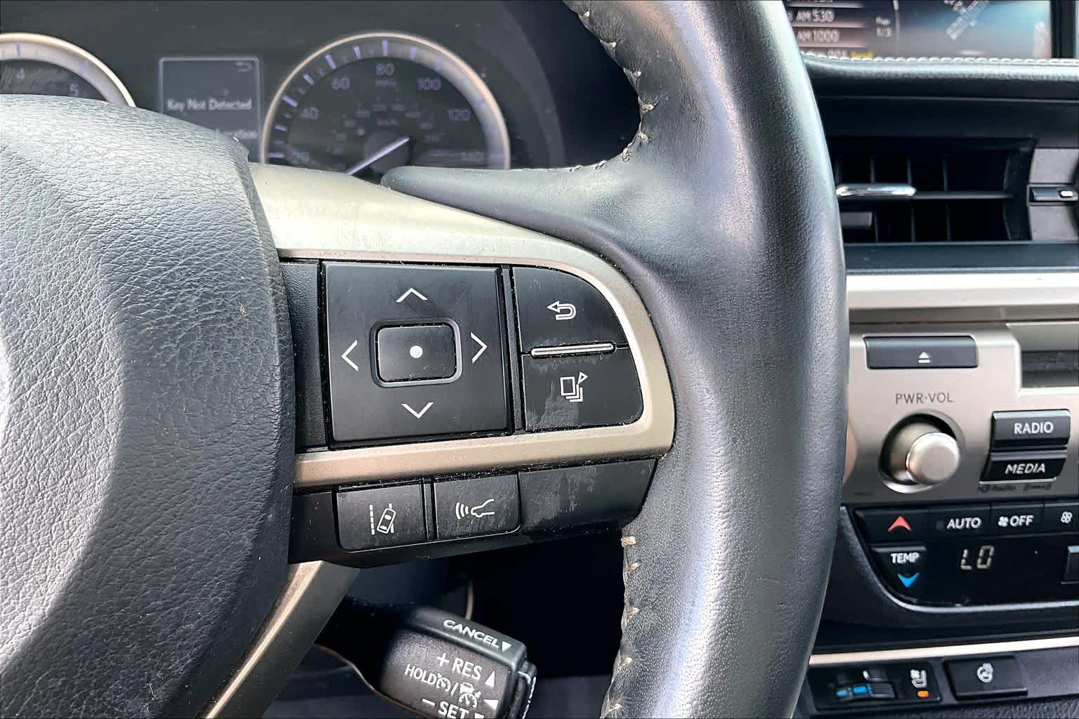 2018 Lexus ES 350 photo 22 of 34