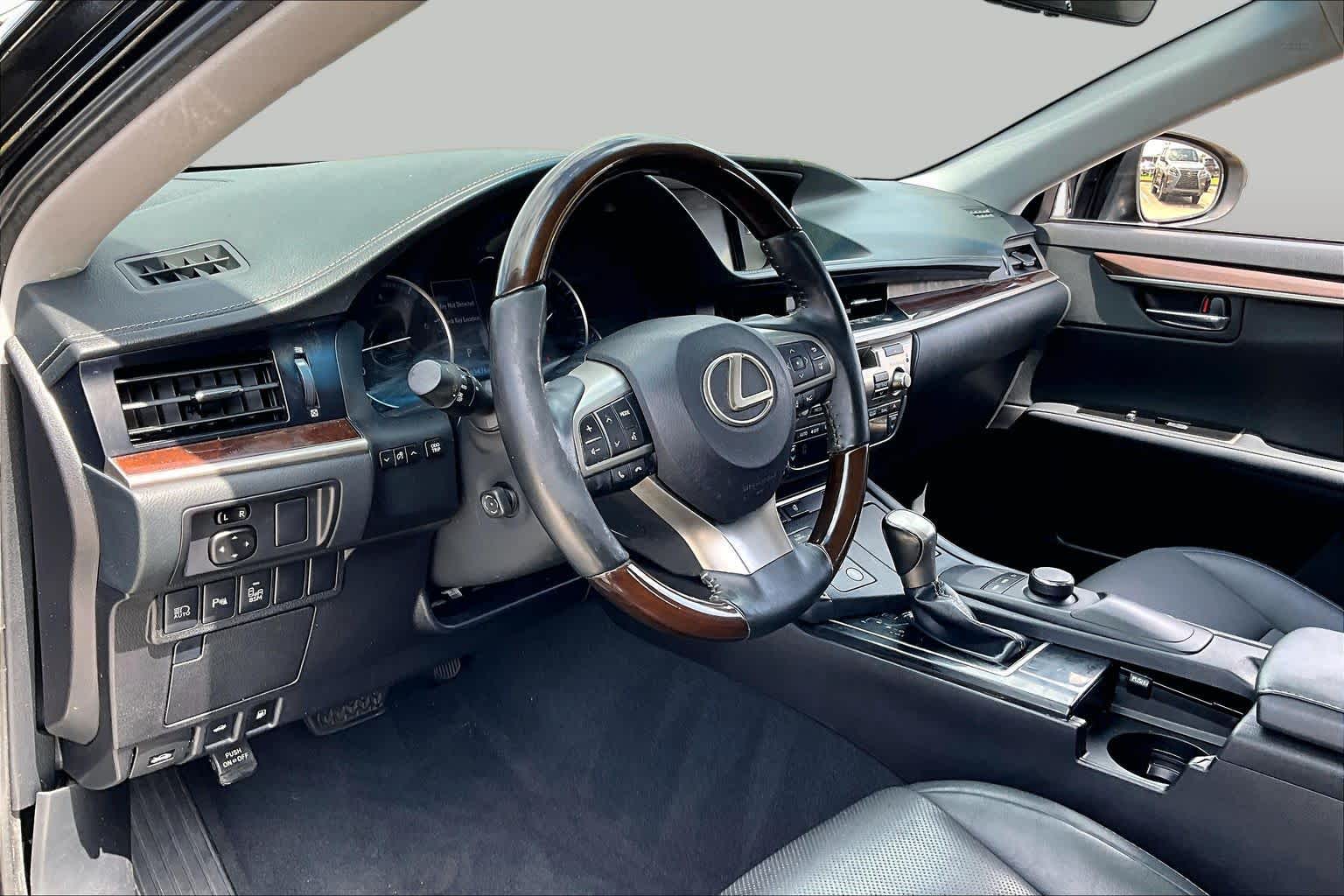 2018 Lexus ES 350 photo 15 of 34