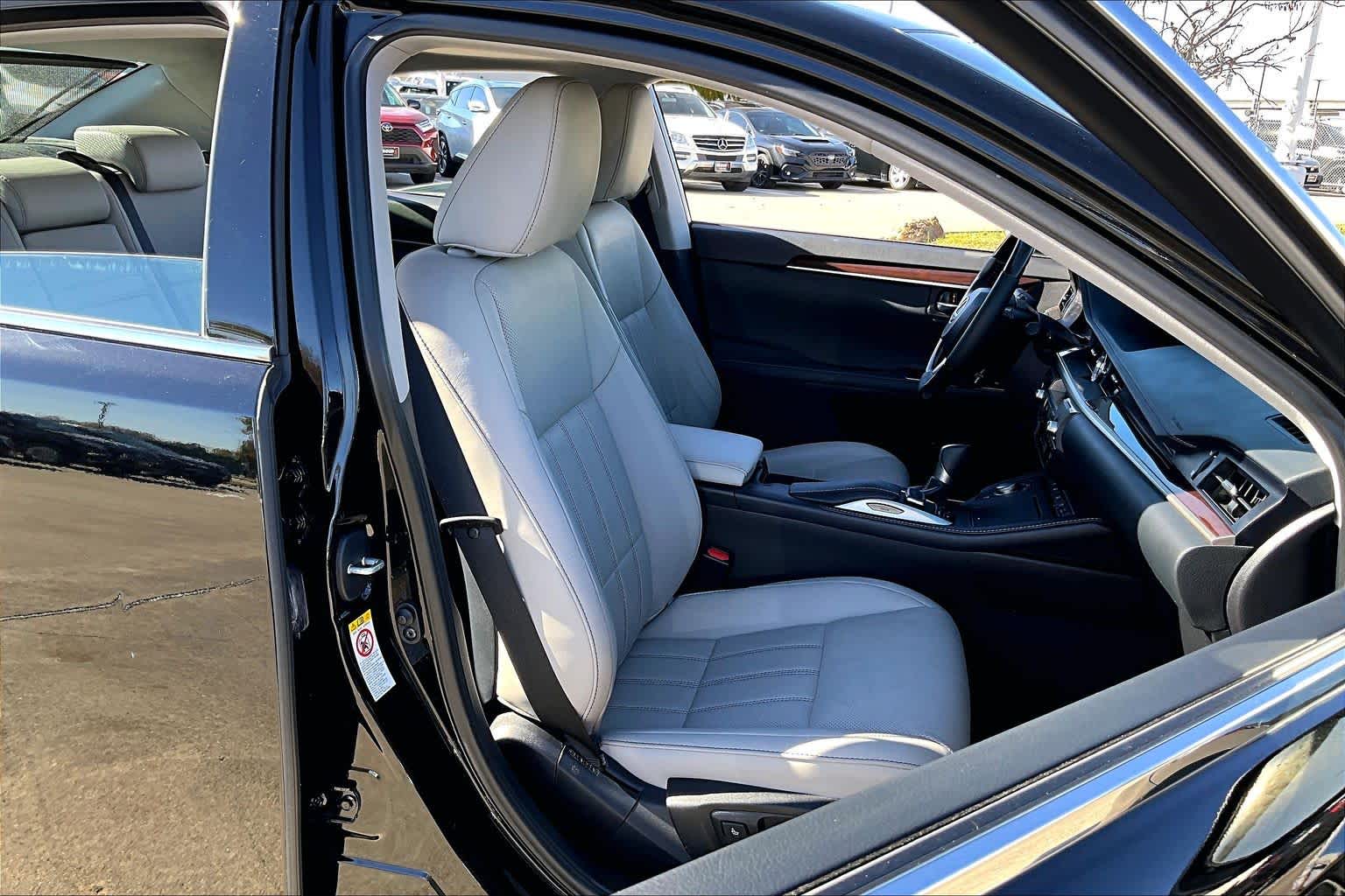 2017 Lexus ES  Obsidian at Lexus Southwest Houston