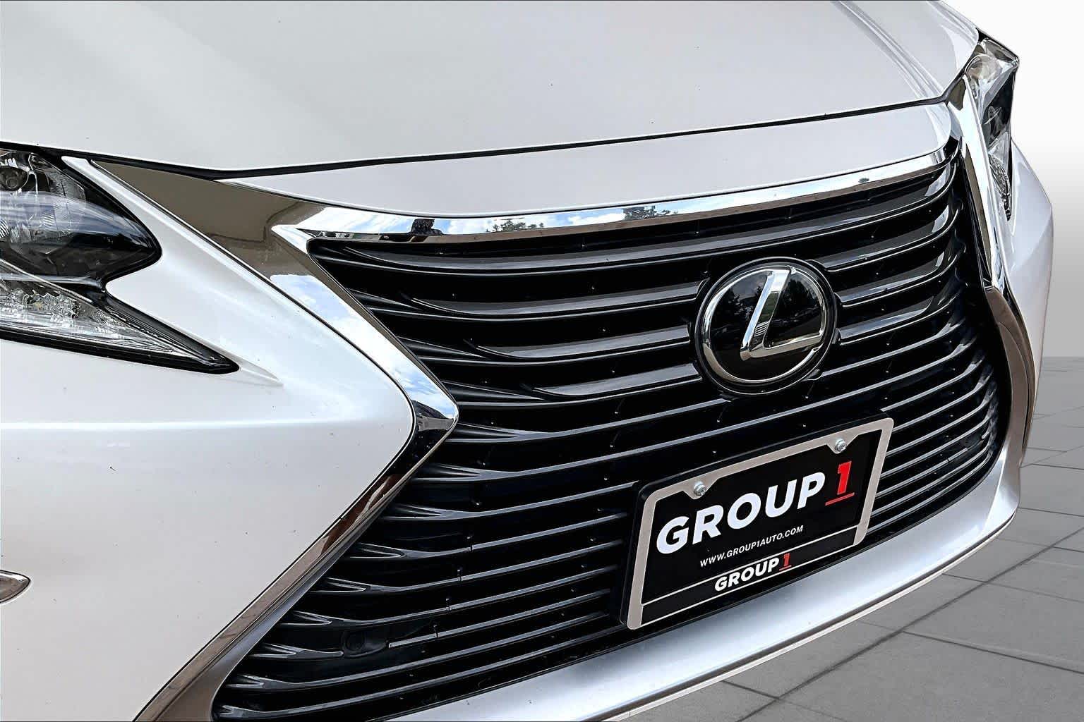 2017 Lexus ES 350 photo 27 of 34